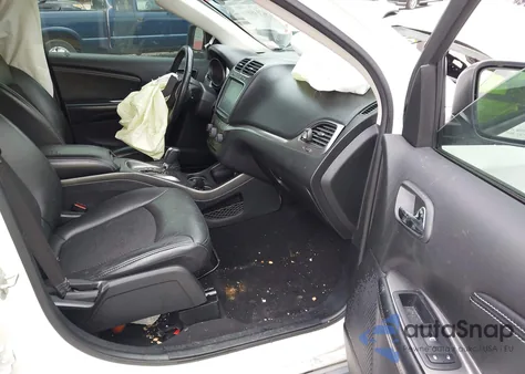 2019 Dodge Journey Crossroad z USA, uszkodzony, nr VIN 3C4PDCGB4KT779341